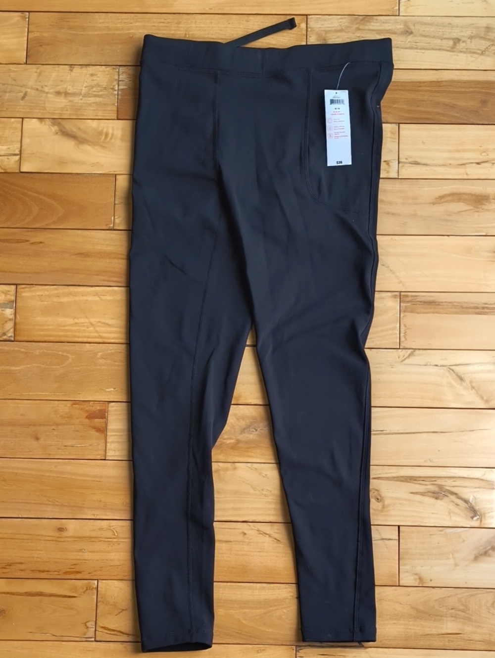 Black Athletic Leggings With Pocket